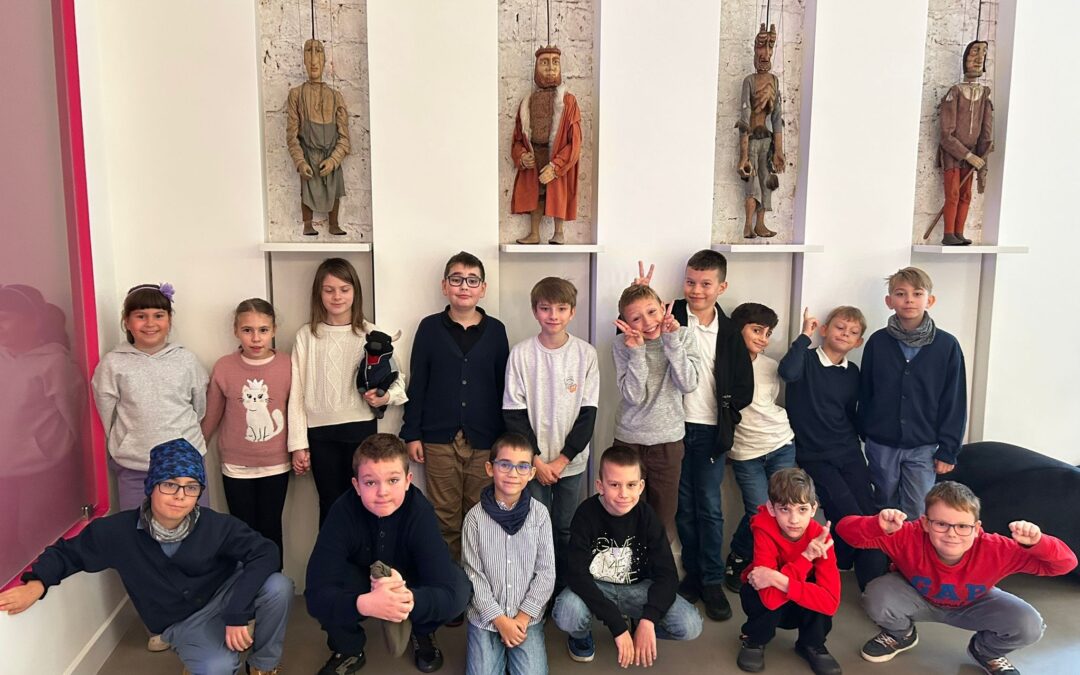 Wyjazd klas 3a i 3c do Teatru Lalki i Aktora w Wałbrzychu