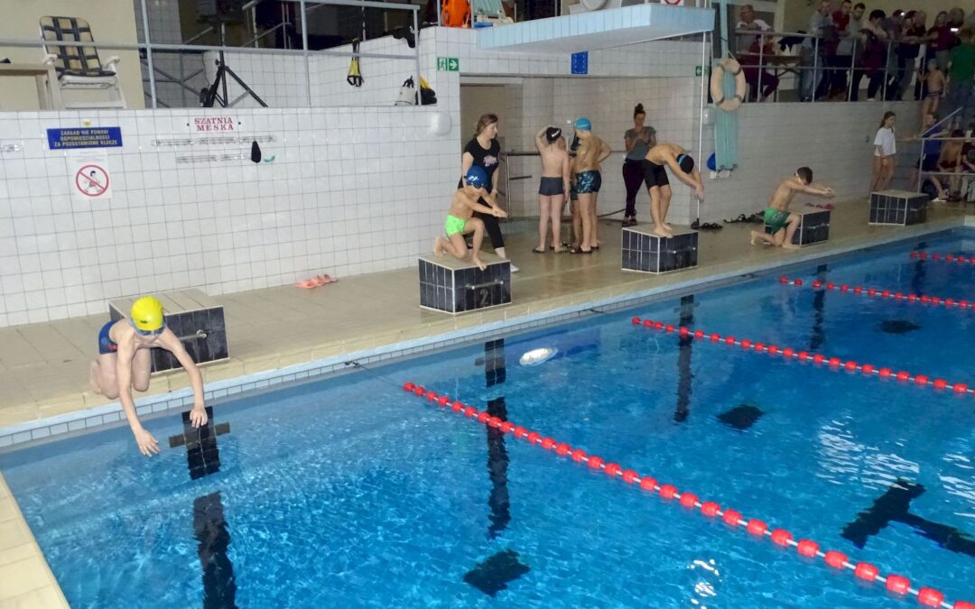 MIKOŁAJKOWE ZAWODY PŁYWACKIE