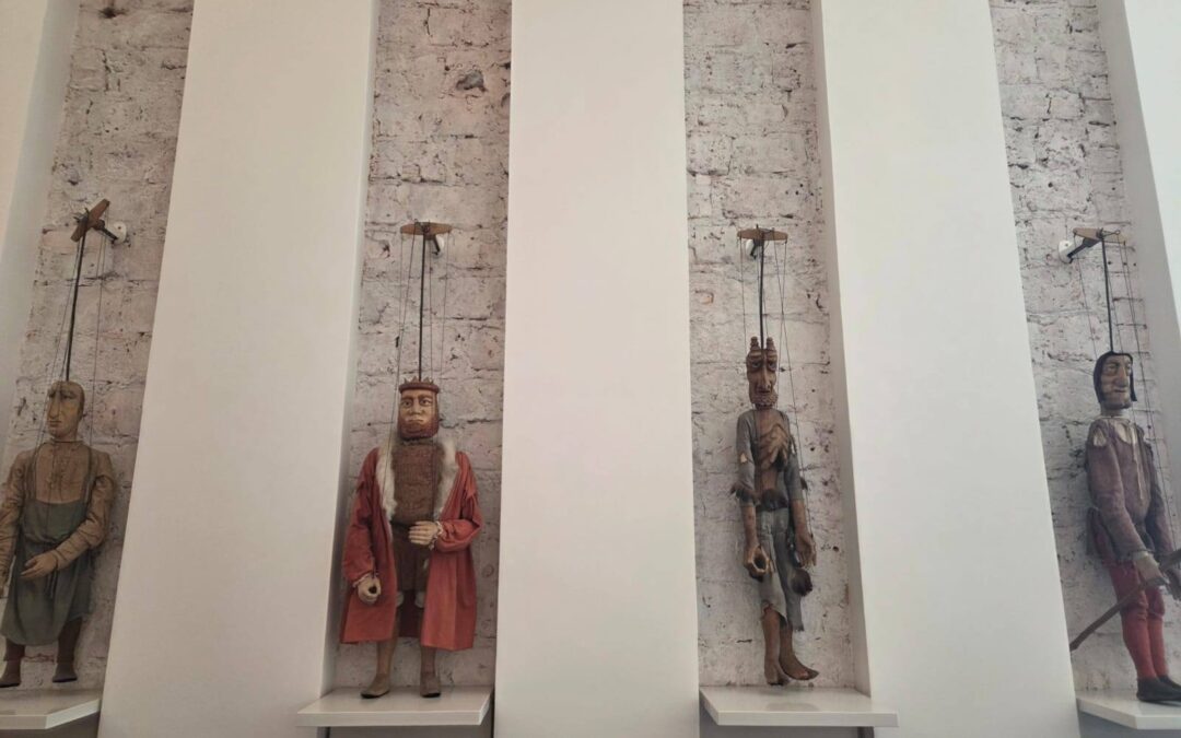 Wyjazd klas 2 do Teatru Lalek w Wałbrzychu