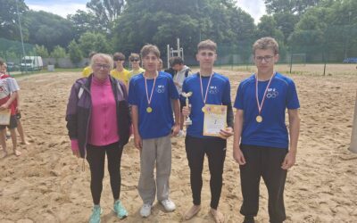 Sukces w piłce plażowej chłopców kl. 7 i 8